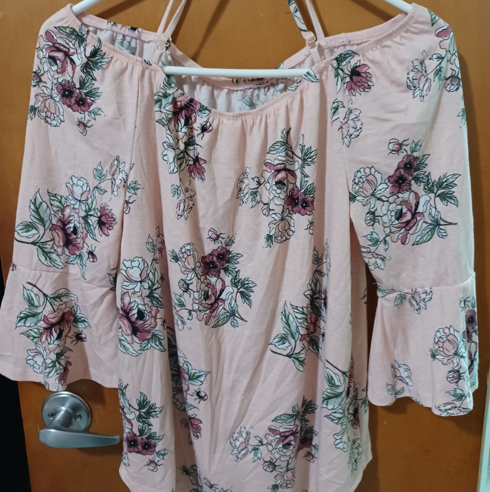 Woman's Cold Sholder blouse